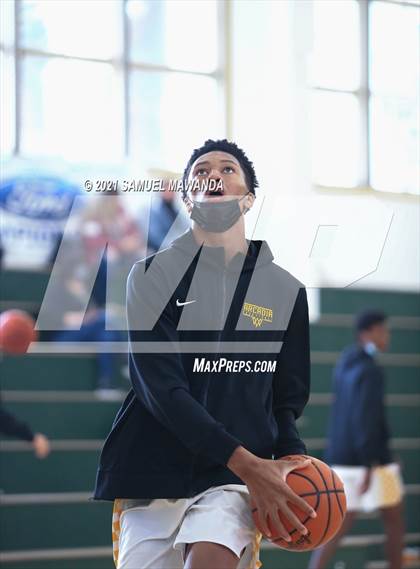 Thumbnail 2 in Arcadia vs Leuzinger (West Side Tip off Classic) photogallery.