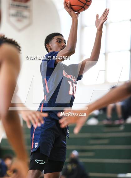 Thumbnail 1 in Arcadia vs Leuzinger (West Side Tip off Classic) photogallery.