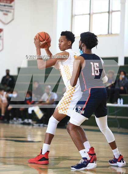 Thumbnail 1 in Arcadia vs Leuzinger (West Side Tip off Classic) photogallery.