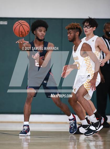 Thumbnail 2 in Arcadia vs Leuzinger (West Side Tip off Classic) photogallery.