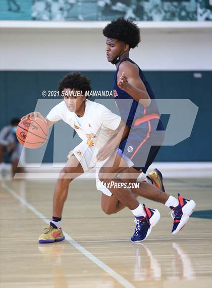 Thumbnail 2 in Arcadia vs Leuzinger (West Side Tip off Classic) photogallery.
