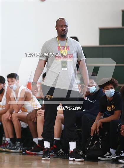 Thumbnail 3 in Arcadia vs Leuzinger (West Side Tip off Classic) photogallery.