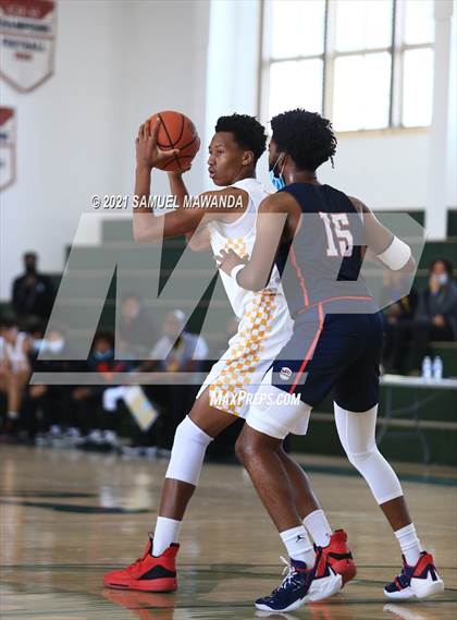 Thumbnail 2 in Arcadia vs Leuzinger (West Side Tip off Classic) photogallery.