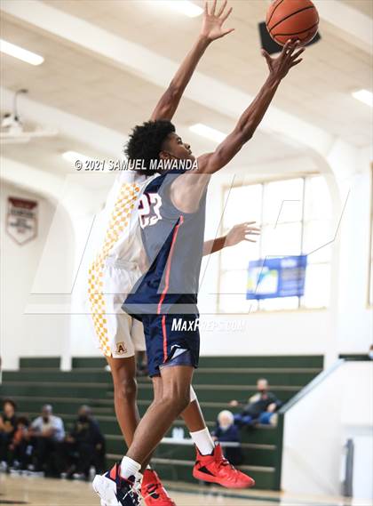 Thumbnail 3 in Arcadia vs Leuzinger (West Side Tip off Classic) photogallery.