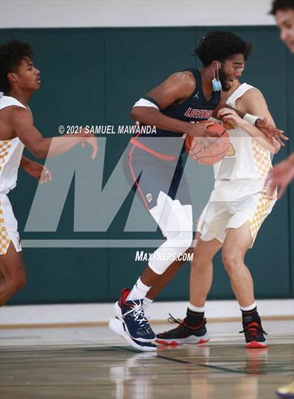 Thumbnail 1 in Arcadia vs Leuzinger (West Side Tip off Classic) photogallery.