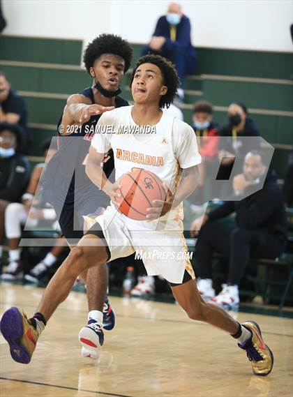 Thumbnail 2 in Arcadia vs Leuzinger (West Side Tip off Classic) photogallery.