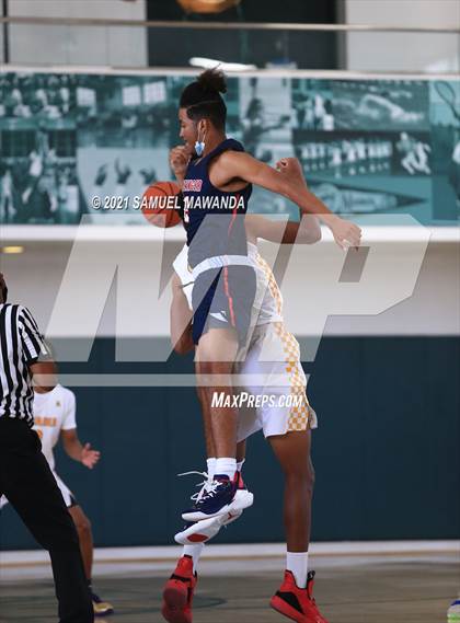 Thumbnail 3 in Arcadia vs Leuzinger (West Side Tip off Classic) photogallery.