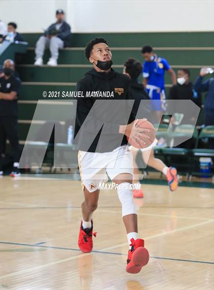 Thumbnail 2 in Arcadia vs Leuzinger (West Side Tip off Classic) photogallery.