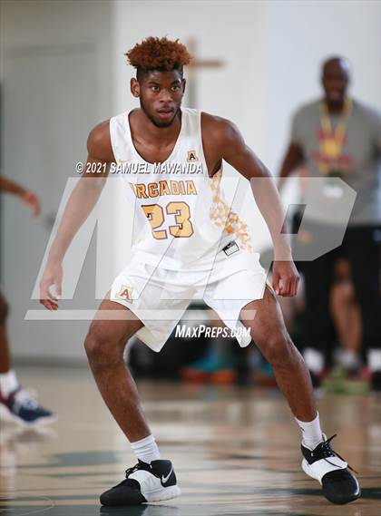 Thumbnail 2 in Arcadia vs Leuzinger (West Side Tip off Classic) photogallery.