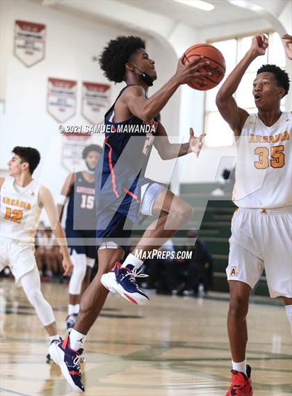 Thumbnail 3 in Arcadia vs Leuzinger (West Side Tip off Classic) photogallery.