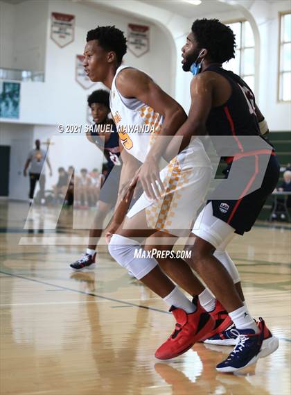 Thumbnail 2 in Arcadia vs Leuzinger (West Side Tip off Classic) photogallery.