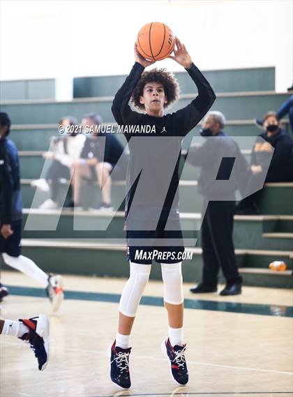 Thumbnail 1 in Arcadia vs Leuzinger (West Side Tip off Classic) photogallery.