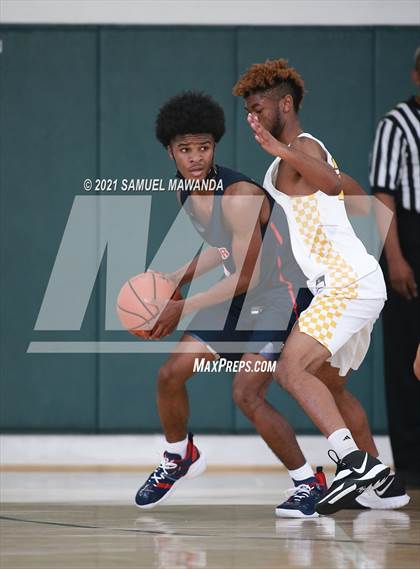 Thumbnail 1 in Arcadia vs Leuzinger (West Side Tip off Classic) photogallery.
