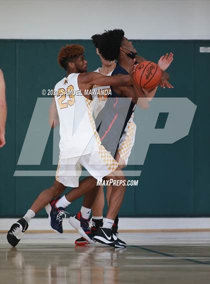 Thumbnail 2 in Arcadia vs Leuzinger (West Side Tip off Classic) photogallery.
