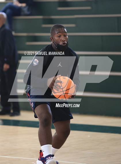 Thumbnail 1 in Arcadia vs Leuzinger (West Side Tip off Classic) photogallery.