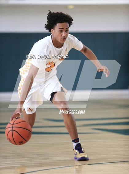 Thumbnail 1 in Arcadia vs Leuzinger (West Side Tip off Classic) photogallery.