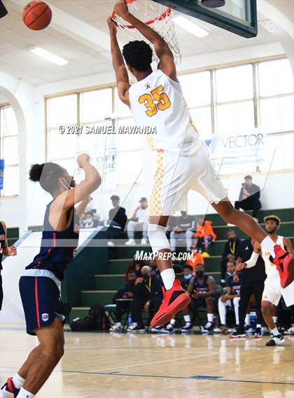 Thumbnail 3 in Arcadia vs Leuzinger (West Side Tip off Classic) photogallery.
