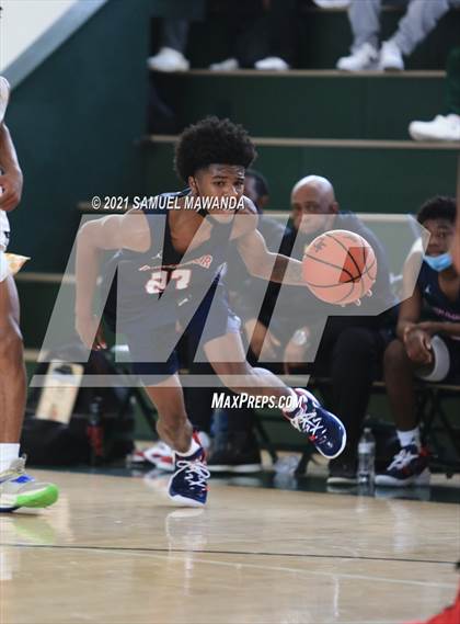 Thumbnail 2 in Arcadia vs Leuzinger (West Side Tip off Classic) photogallery.