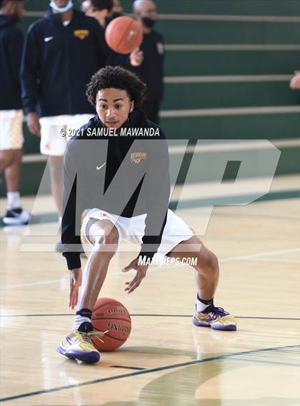 Thumbnail 3 in Arcadia vs Leuzinger (West Side Tip off Classic) photogallery.
