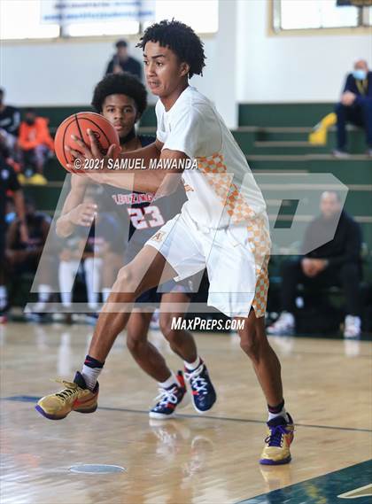 Thumbnail 1 in Arcadia vs Leuzinger (West Side Tip off Classic) photogallery.