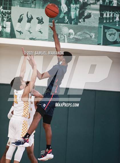 Thumbnail 2 in Arcadia vs Leuzinger (West Side Tip off Classic) photogallery.