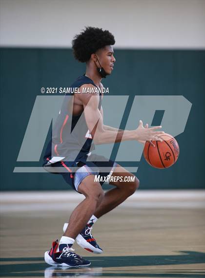 Thumbnail 1 in Arcadia vs Leuzinger (West Side Tip off Classic) photogallery.