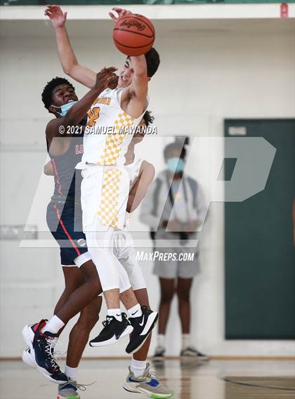 Thumbnail 1 in Arcadia vs Leuzinger (West Side Tip off Classic) photogallery.