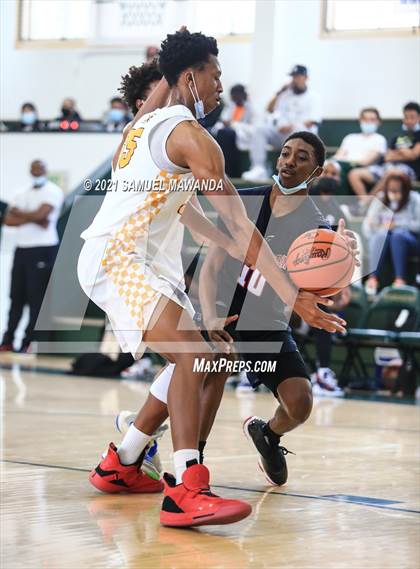 Thumbnail 2 in Arcadia vs Leuzinger (West Side Tip off Classic) photogallery.