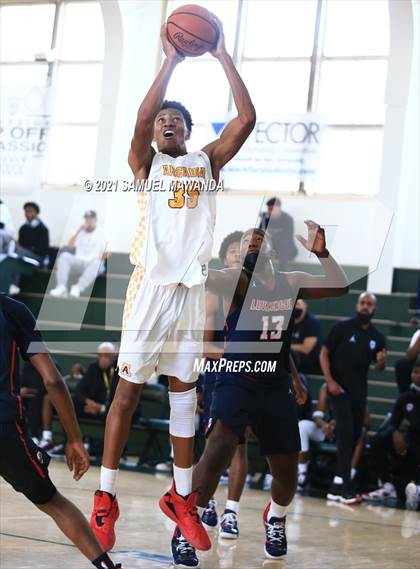 Thumbnail 1 in Arcadia vs Leuzinger (West Side Tip off Classic) photogallery.