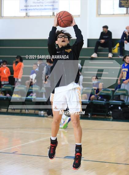 Thumbnail 3 in Arcadia vs Leuzinger (West Side Tip off Classic) photogallery.