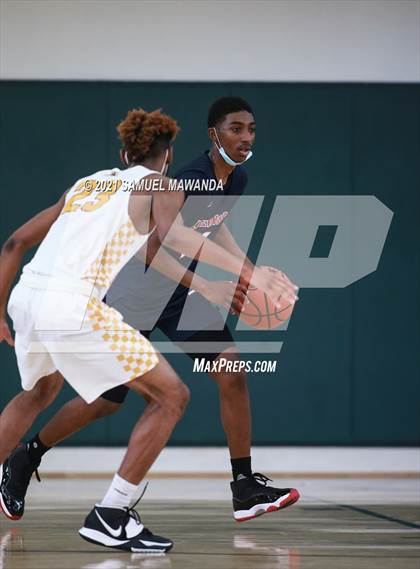 Thumbnail 1 in Arcadia vs Leuzinger (West Side Tip off Classic) photogallery.