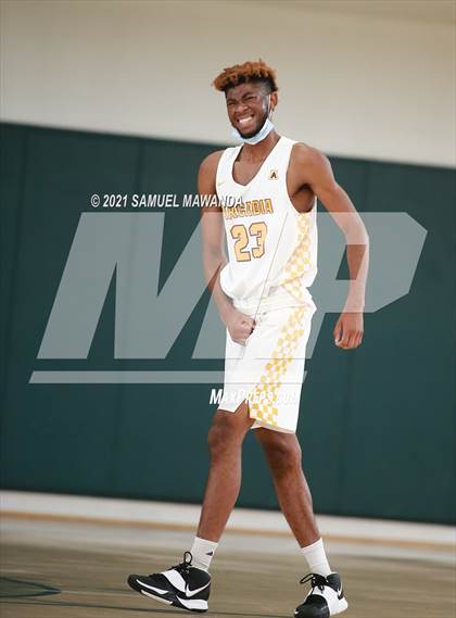 Thumbnail 3 in Arcadia vs Leuzinger (West Side Tip off Classic) photogallery.
