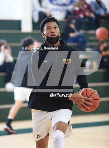 Thumbnail 1 in Arcadia vs Leuzinger (West Side Tip off Classic) photogallery.