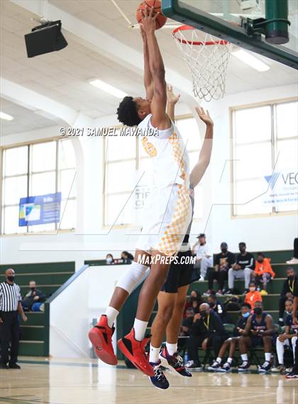 Thumbnail 2 in Arcadia vs Leuzinger (West Side Tip off Classic) photogallery.