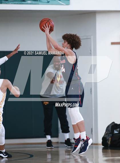 Thumbnail 1 in Arcadia vs Leuzinger (West Side Tip off Classic) photogallery.