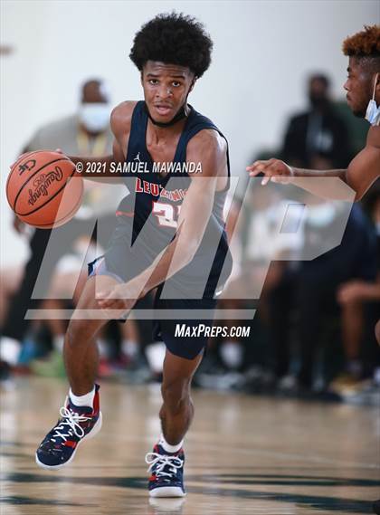 Thumbnail 1 in Arcadia vs Leuzinger (West Side Tip off Classic) photogallery.