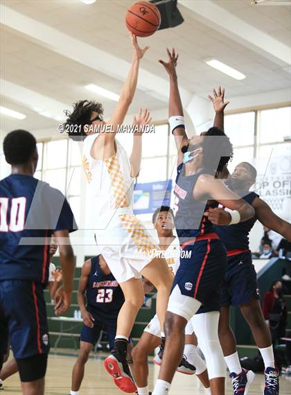 Thumbnail 3 in Arcadia vs Leuzinger (West Side Tip off Classic) photogallery.