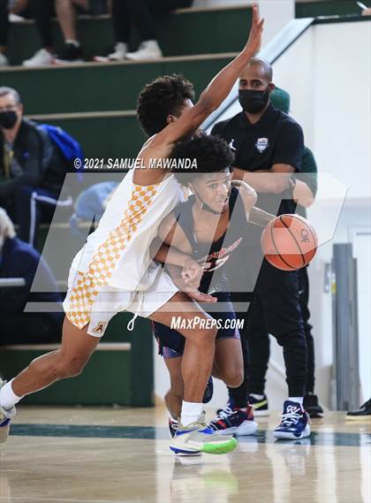 Thumbnail 2 in Arcadia vs Leuzinger (West Side Tip off Classic) photogallery.