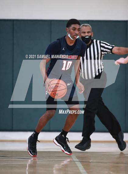 Thumbnail 3 in Arcadia vs Leuzinger (West Side Tip off Classic) photogallery.