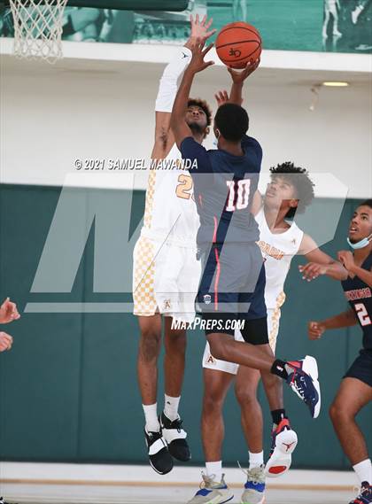 Thumbnail 2 in Arcadia vs Leuzinger (West Side Tip off Classic) photogallery.