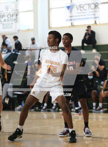 Thumbnail 2 in Arcadia vs Leuzinger (West Side Tip off Classic) photogallery.