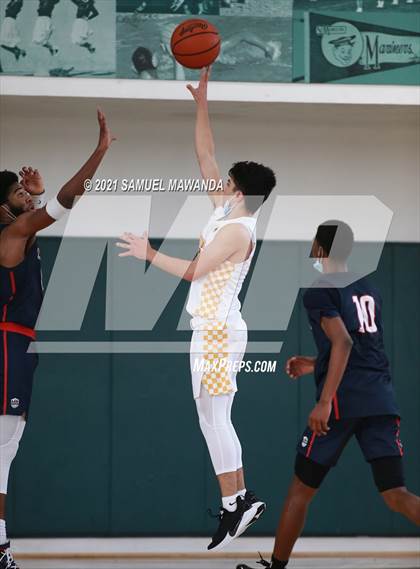 Thumbnail 2 in Arcadia vs Leuzinger (West Side Tip off Classic) photogallery.