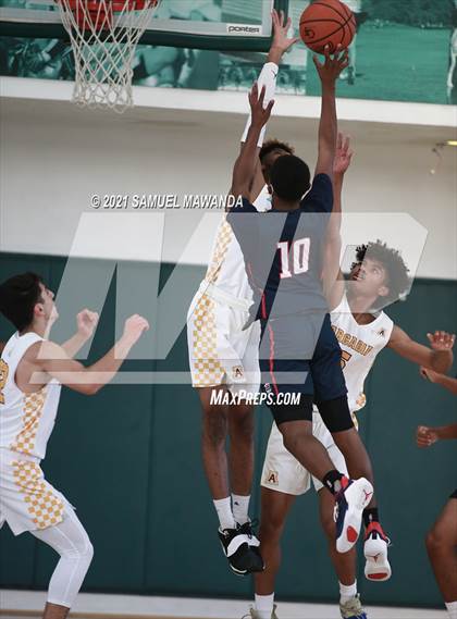 Thumbnail 3 in Arcadia vs Leuzinger (West Side Tip off Classic) photogallery.
