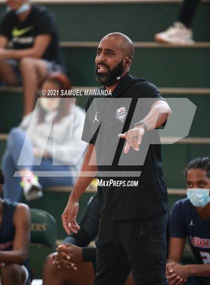 Thumbnail 2 in Arcadia vs Leuzinger (West Side Tip off Classic) photogallery.
