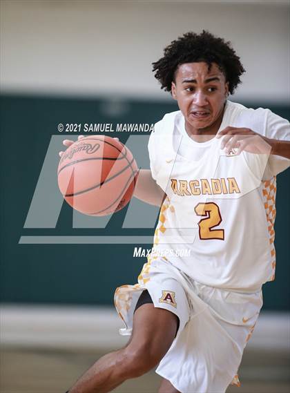 Thumbnail 2 in Arcadia vs Leuzinger (West Side Tip off Classic) photogallery.