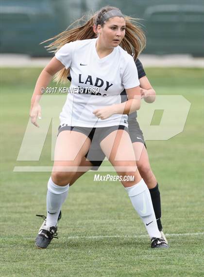 Thumbnail 2 in Steele vs. Vandegrift (UIL 6A Regional Final) photogallery.
