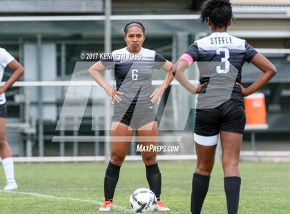 Thumbnail 2 in Steele vs. Vandegrift (UIL 6A Regional Final) photogallery.