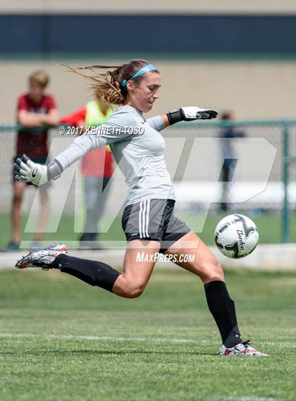 Thumbnail 2 in Steele vs. Vandegrift (UIL 6A Regional Final) photogallery.