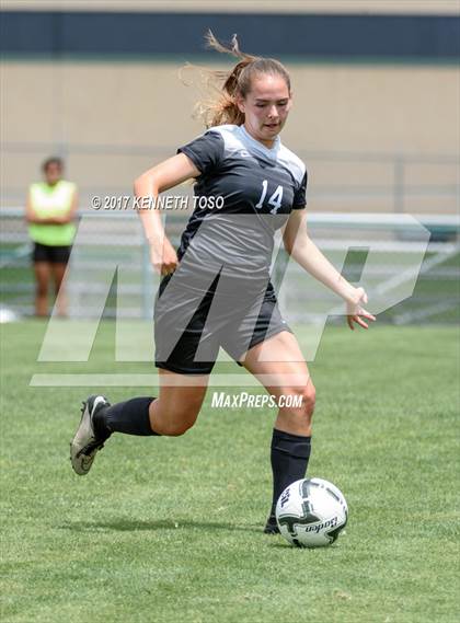 Thumbnail 3 in Steele vs. Vandegrift (UIL 6A Regional Final) photogallery.