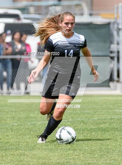Thumbnail 2 in Steele vs. Vandegrift (UIL 6A Regional Final) photogallery.